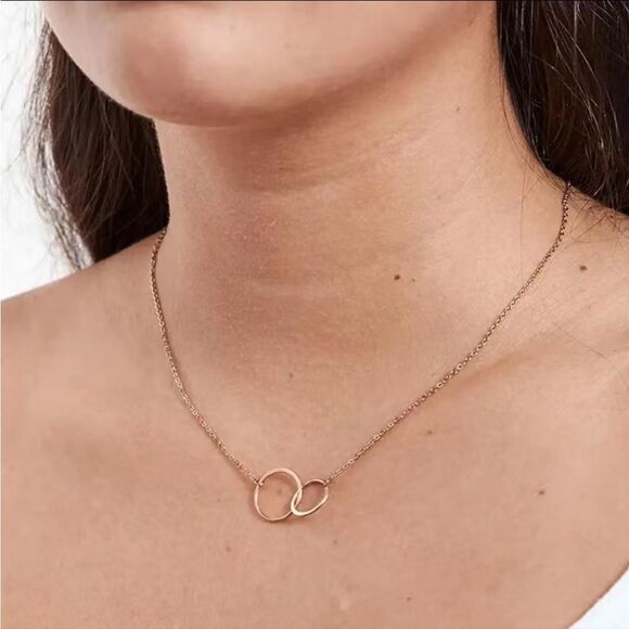 Gorgeous Mom Necklace, Mother’s Day or Grandma Gift with Yellow Box + Card​ - Picture 8 of 8